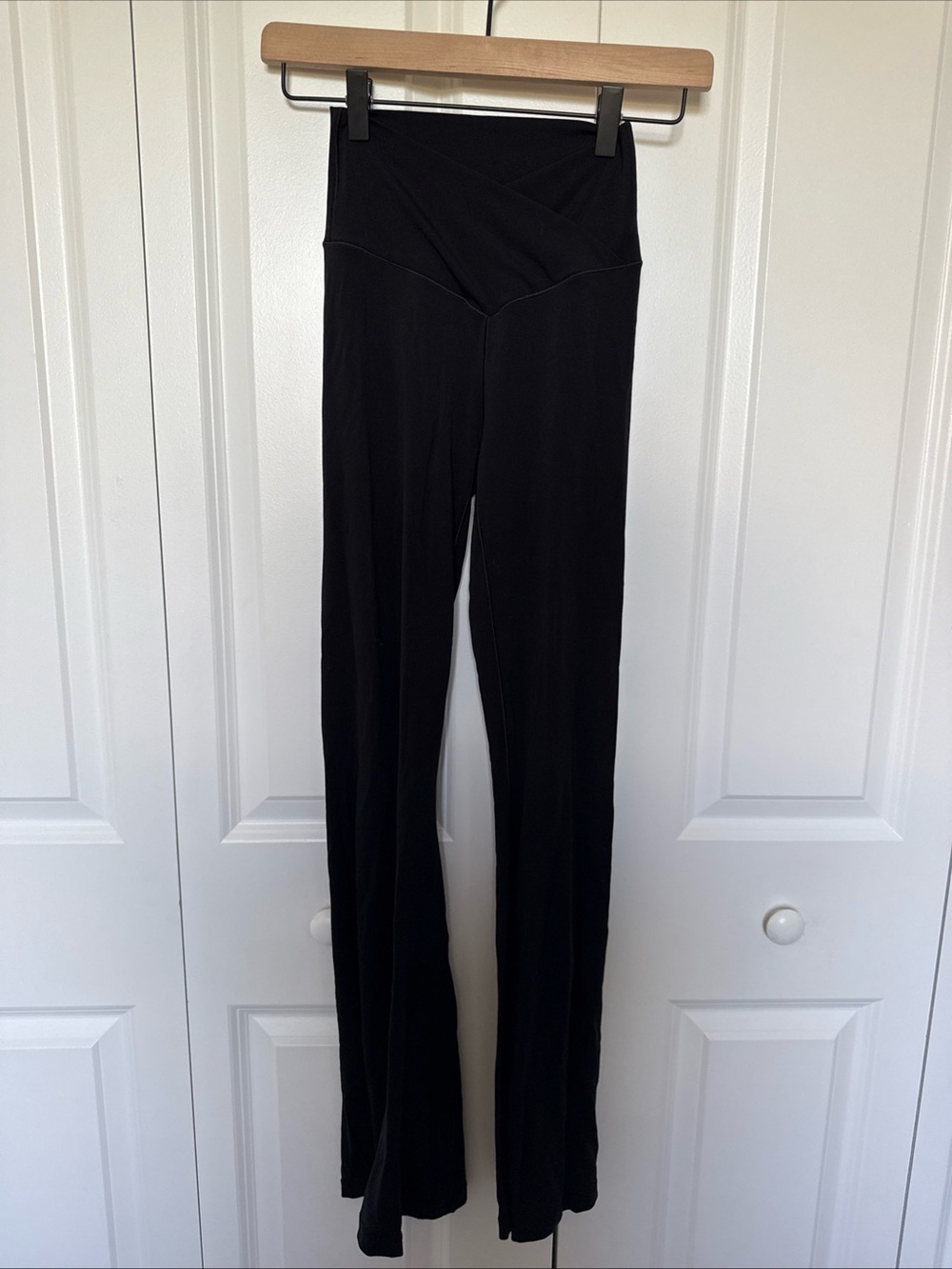 Offline by Aerie Real Me Flare Hi Rise Crossover Waist Pants Leggings Sz Small